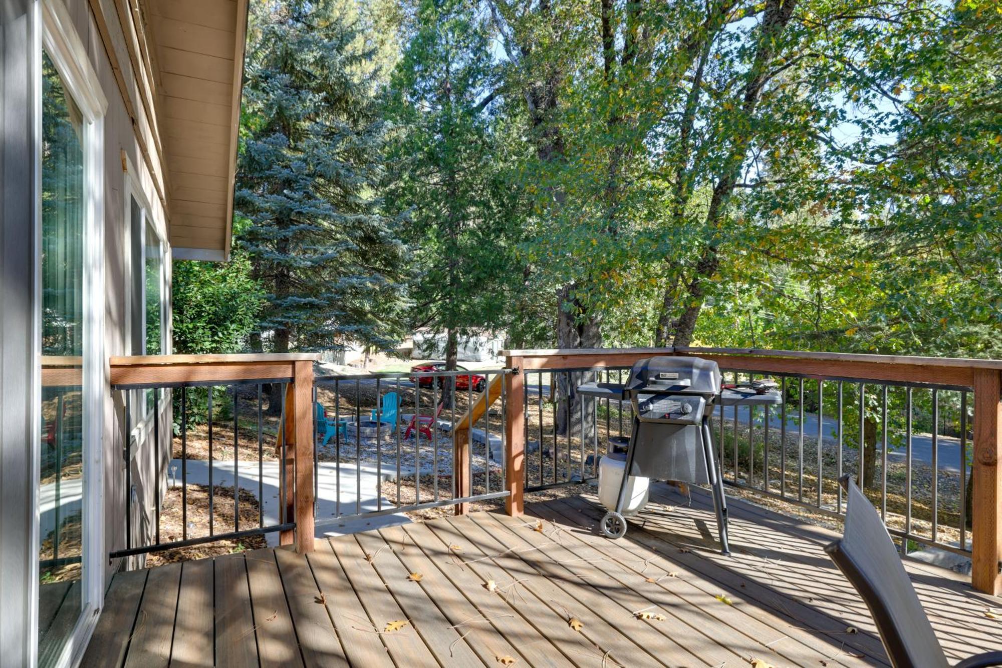 Sherwood Forest Cabin With Deck And Fire Pit! Twain Harte Exterior photo